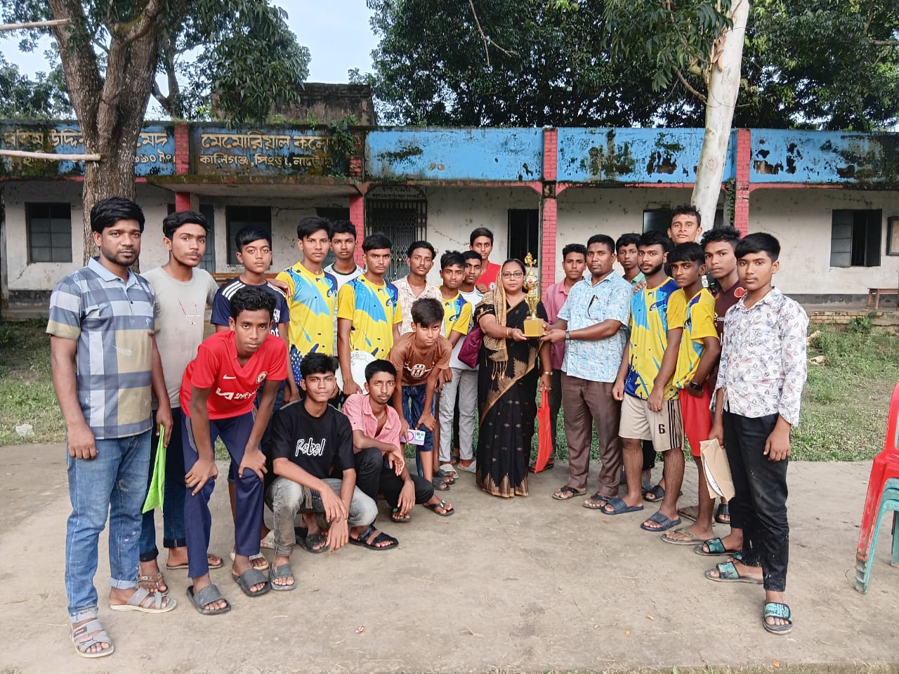 অত্র প্রতিষ্ঠানের সফল ফুটবল টিম
