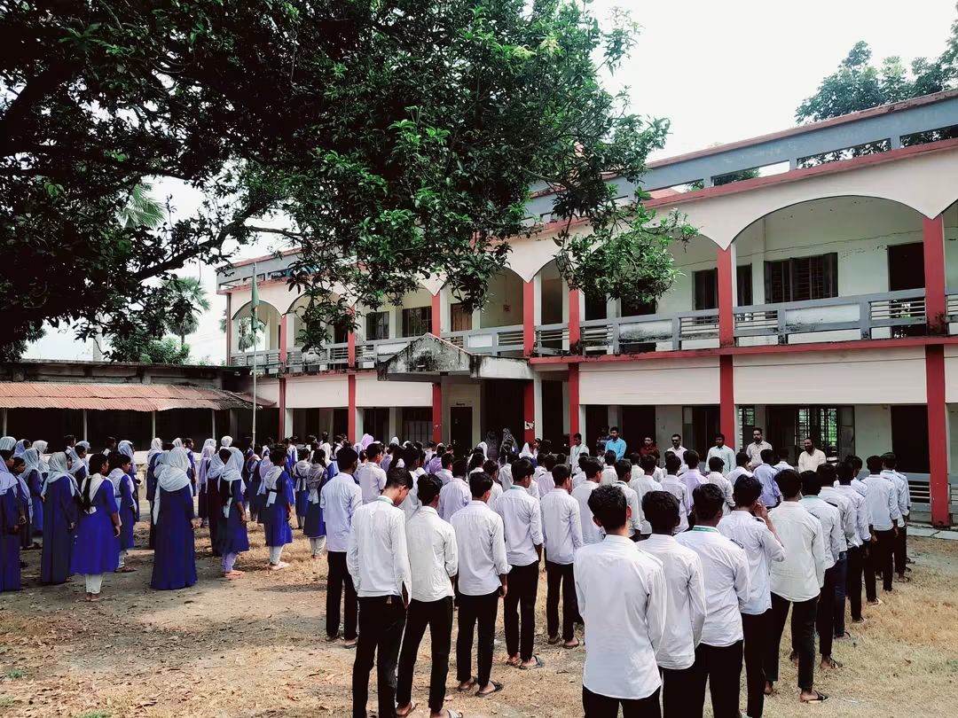 প্রাত্যহিক সমাবেশের খন্ডিত চিত্র।